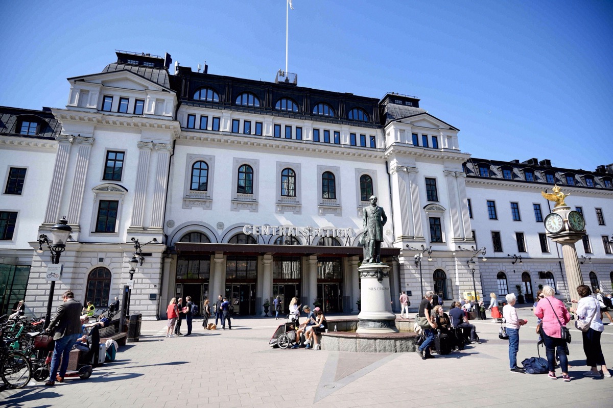 Frontfassade der Stockholmer Centralstation mit der Statue von Nils Ericson